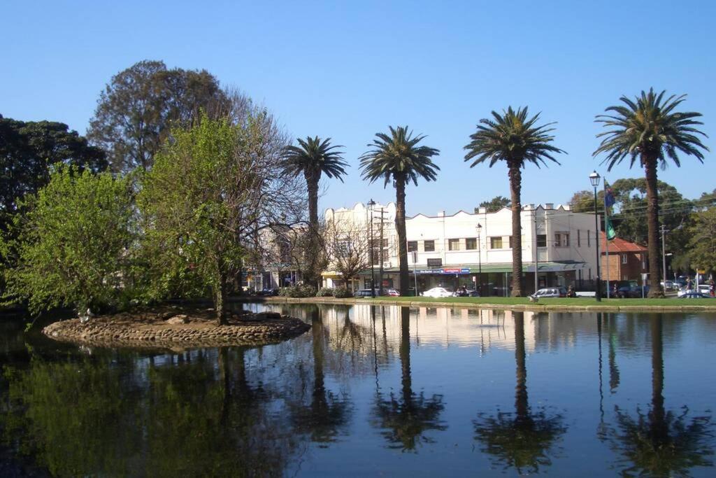 悉尼著名華人区 宝活 Burwood 高級公寓 *